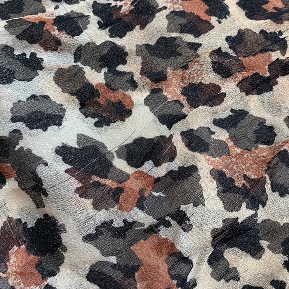 Animal print polyester scarf. - Picture 10 of 13